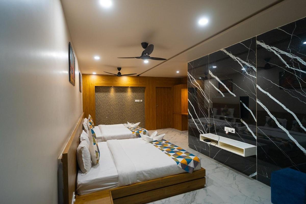 The Sky Imperial Unity Inn Garudeshwar Exterior photo